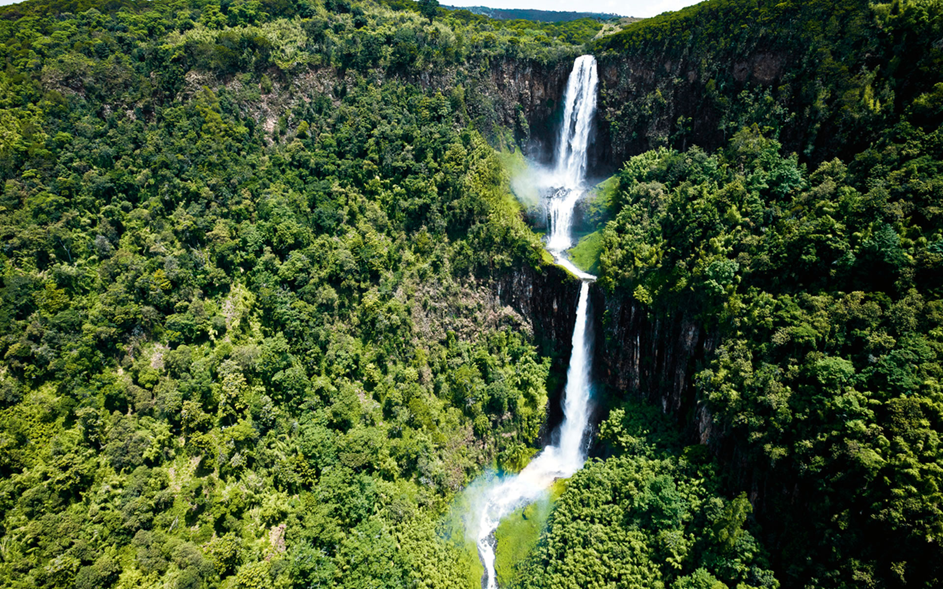 The dramatic three-tiered plunge of Karuru Waterfalls